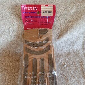 VINTAGE Ladies Gee Bee Tan Brown Comfort Stretch Gloves Rare NWT 80's - 90's NIP